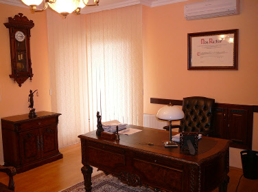 Dr. Kapriny�k �gyv�di Iroda